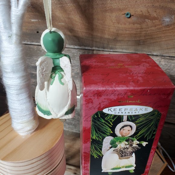 1997 HallMark Keepsake Ornament Snowdrop Angel: The Language of Flowers - Picture 4 of 6